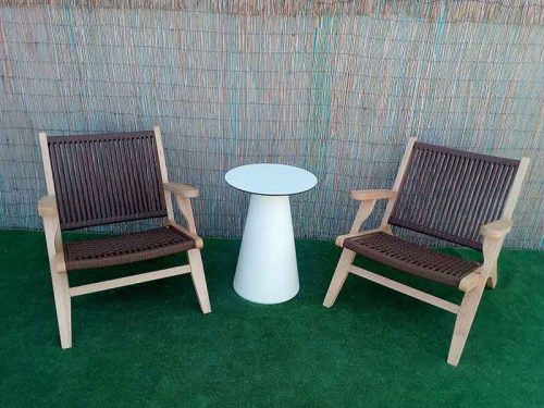 Mesita balconera con sillones madera trenzados
