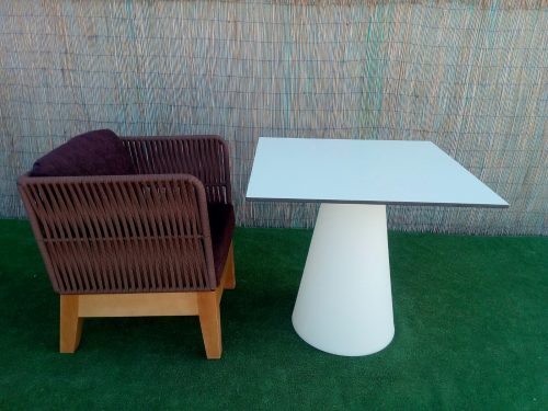 Butaca madera trenzada con mesa cono